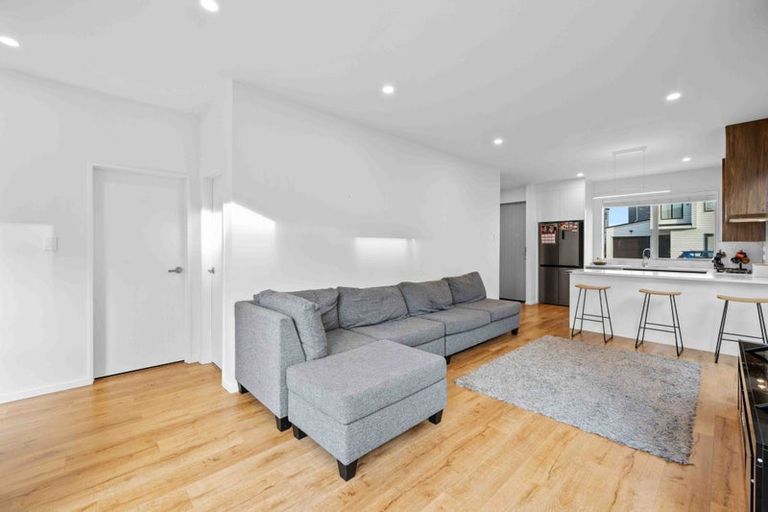 Photo of property in 102 Bellbird Street, Papakura, 2110