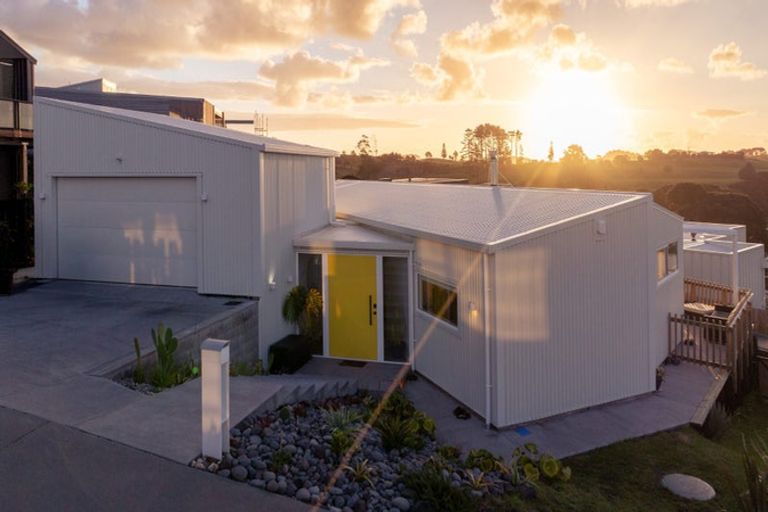 Photo of property in 17 Maataitai Road, Raglan, 3225