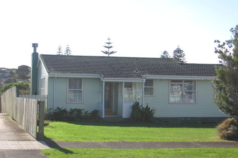 Photo of property in 9 Whanga Crescent, Titahi Bay, Porirua, 5022