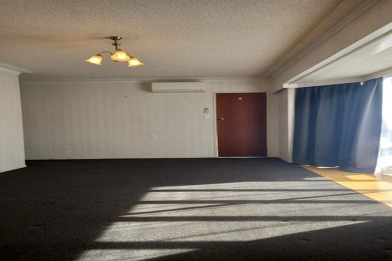 Photo of property in 2/10 Opaheke Road, Papakura, 2110