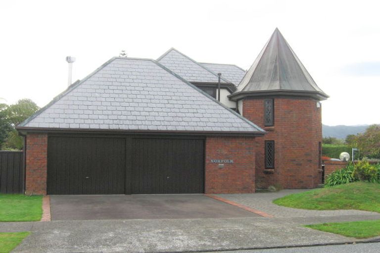 Photo of property in 33 Saint Columbans Grove, Boulcott, Lower Hutt, 5010