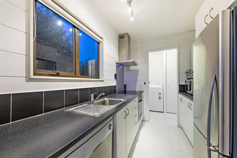Photo of property in 2/11 Bluewater Place, Wattle Downs, Auckland, 2103