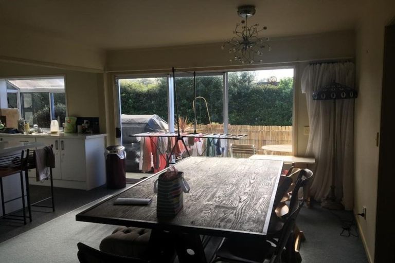 Photo of property in 2/10a Penning Road, Castor Bay, Auckland, 0620