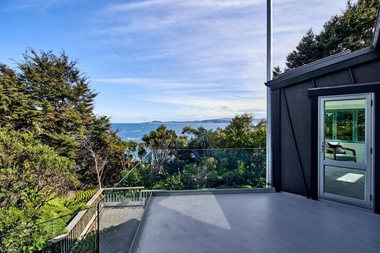 Photo of property in 21 Dillon Street, Lowry Bay, Lower Hutt, 5013