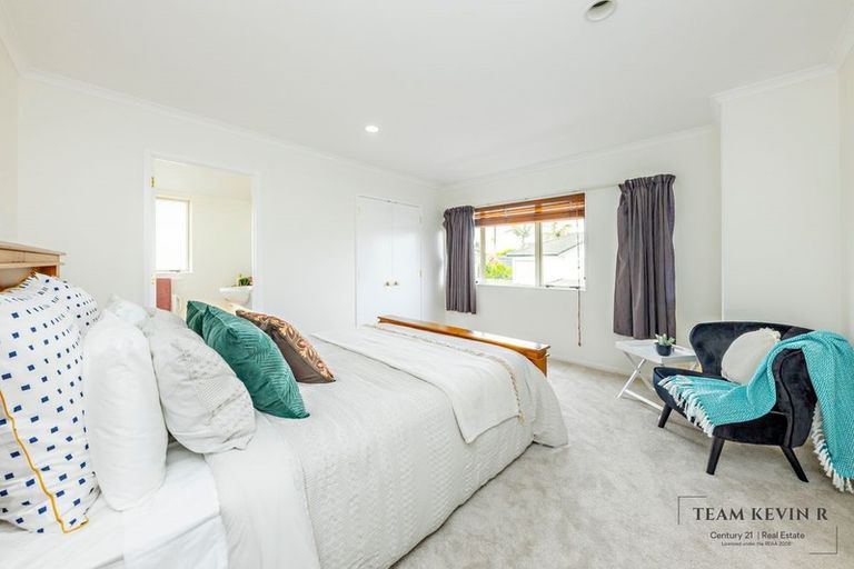 Photo of property in 47b Redoubt Road, Goodwood Heights, Auckland, 2105