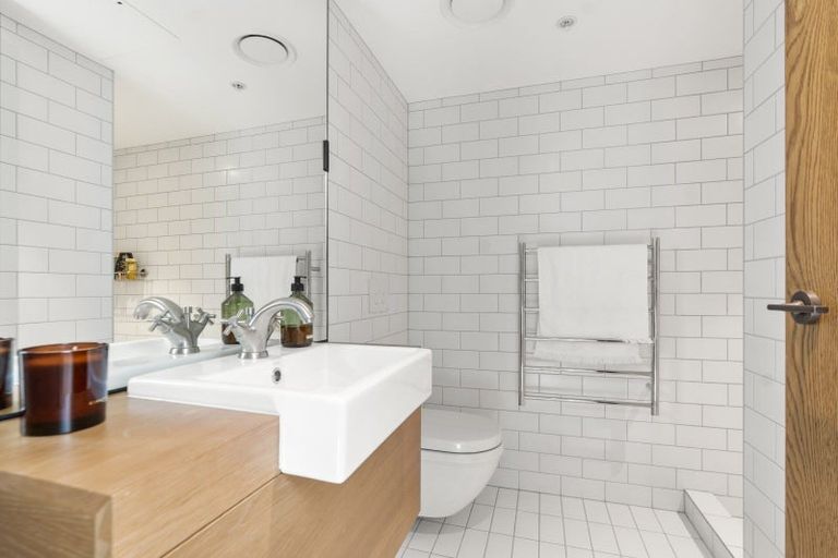 Photo of property in Ford Lofts, 4/15a Augustus Terrace, Parnell, Auckland, 1052