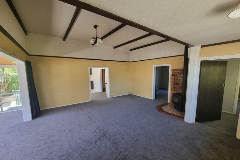 Photo of property in 11 Fitzherbert East Road, Aokautere, Palmerston North, 4471