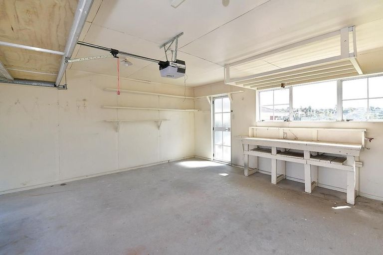 Photo of property in 2/71 Browns Bay Road, Browns Bay, Auckland, 0630