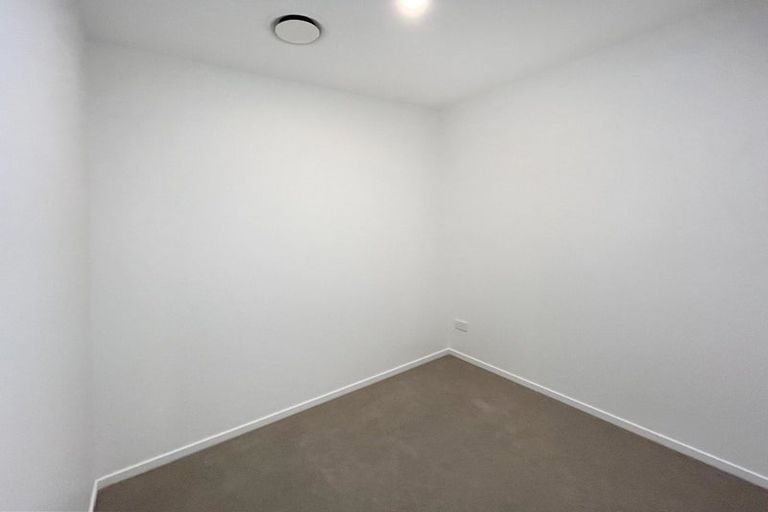 Photo of property in 58 Rauemi Way, Te Atatu South, Auckland, 0610