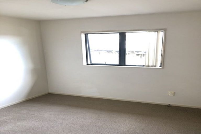 Photo of property in 13 Marbella Crescent, Oteha, Auckland, 0632