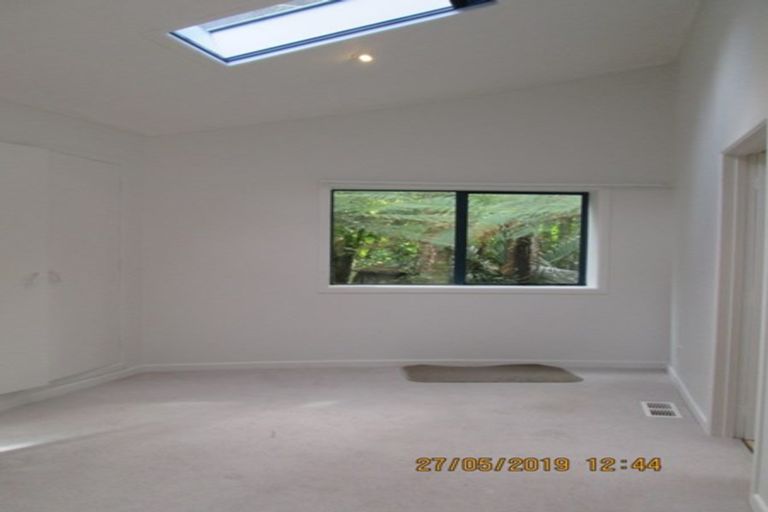 Photo of property in 553 Scenic Drive, Waiatarua, Auckland, 0612