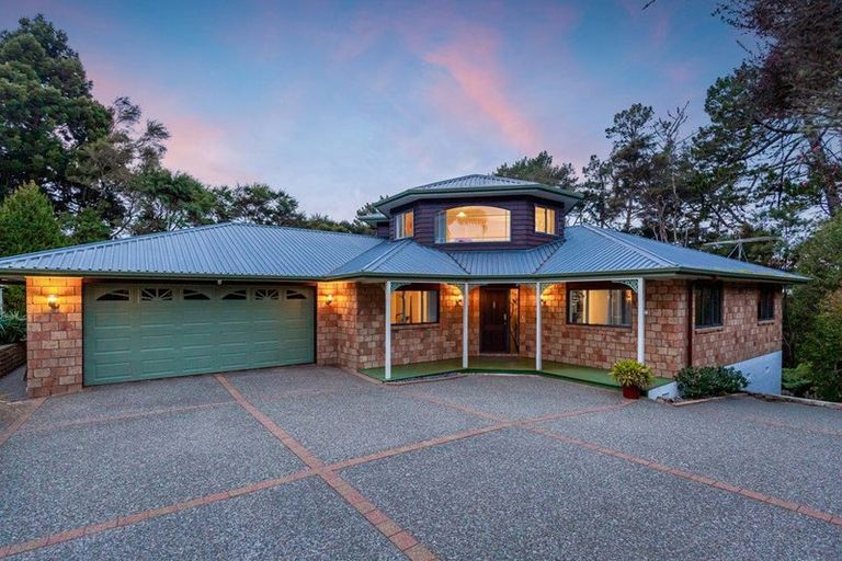 Photo of property in 12 Greenwoods Close, Titirangi, Auckland, 0604