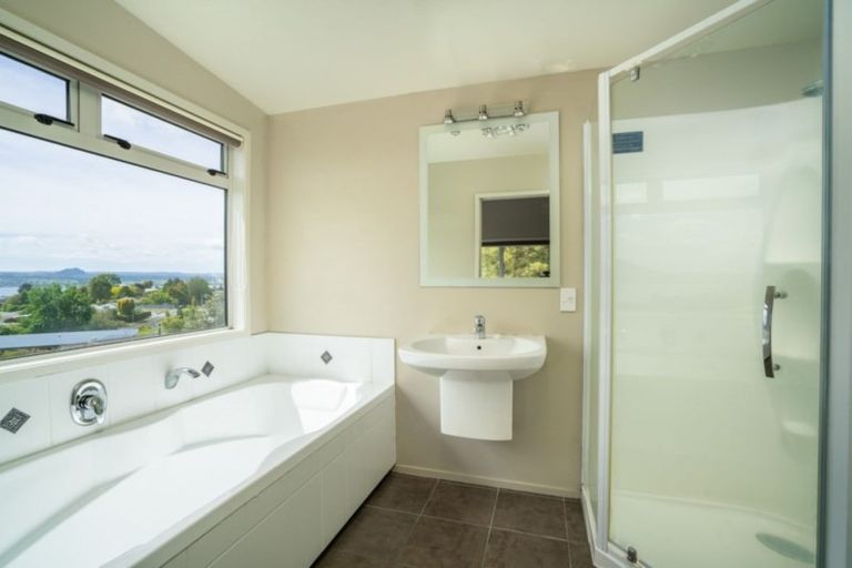 Photo of property in 33 Shera Street, Acacia Bay, Taupo, 3330