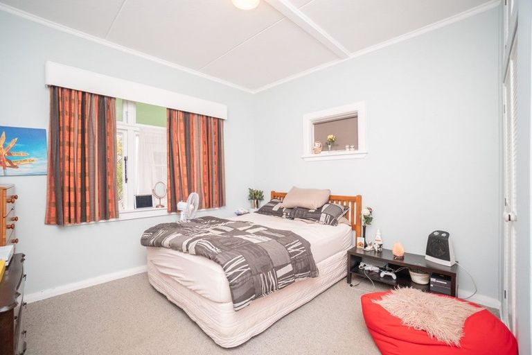 Photo of property in 12 Marne Street, Hokowhitu, Palmerston North, 4410