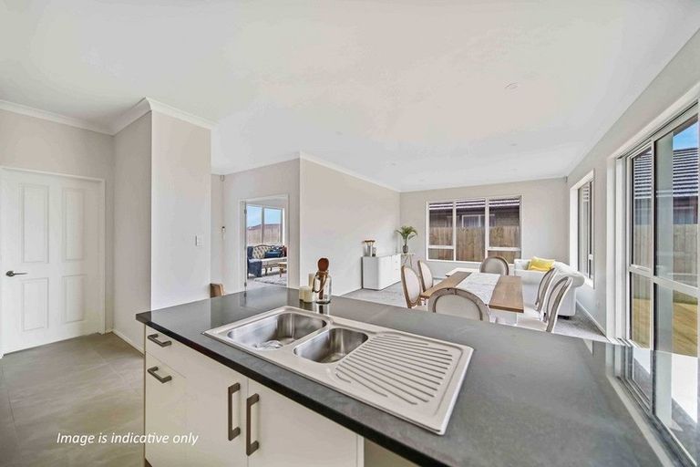 Photo of property in 16 Huahua Crescent, Papakura, 2110