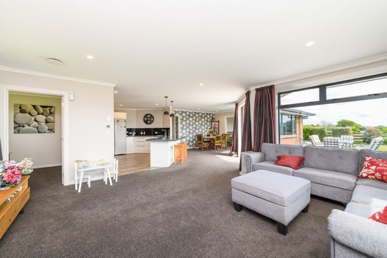 Photo of property in 31 Briarwood Road, Kelvin Grove, Palmerston North, 4470