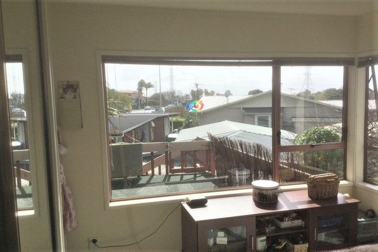 Photo of property in 237 Te Atatu Road, Te Atatu South, Auckland, 0610