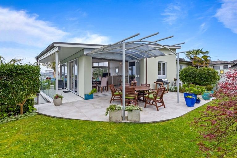 Photo of property in 88 Grovenor Drive, Orewa, 0931