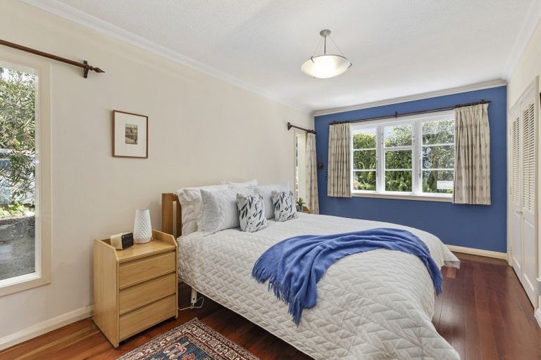 Photo of property in 66 Seatoun Heights Road, Seatoun, Wellington, 6022