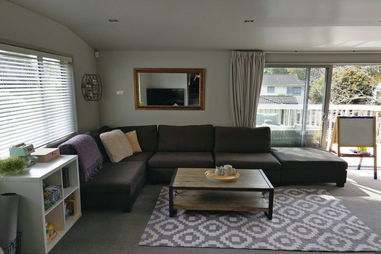 Photo of property in 2/44a Tamahere Drive, Glenfield, Auckland, 0629