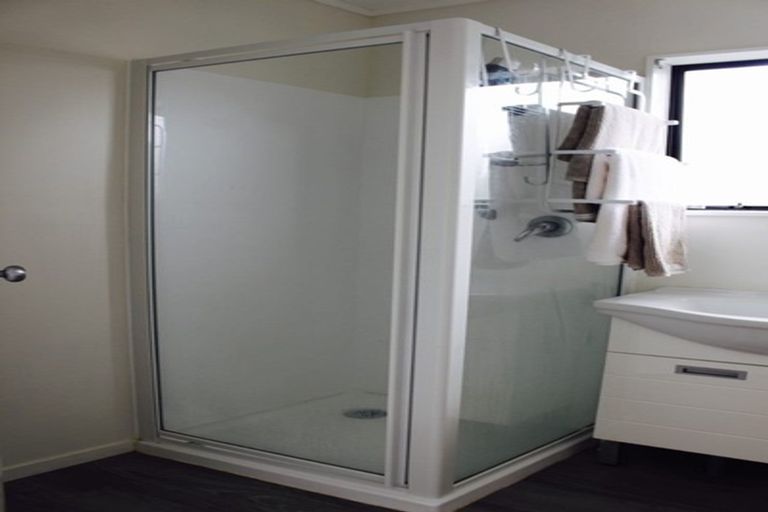 Photo of property in 8c Weiti Road, Orewa, 0931