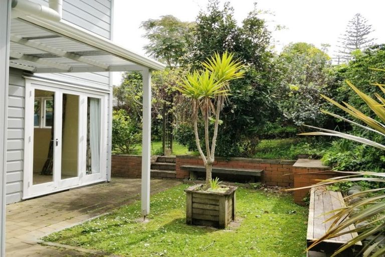 Photo of property in 1/41 Channel Road, Campbells Bay, Auckland, 0630