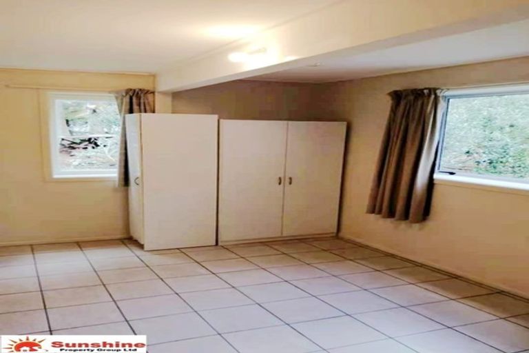 Photo of property in 244 Boord Crescent, Kumeu, 0891