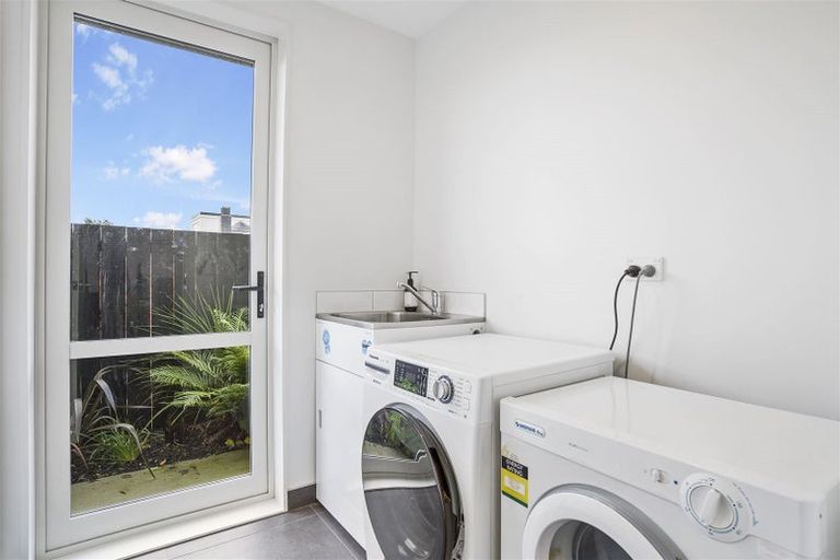 Photo of property in 28 Kotuku Street, Te Atatu Peninsula, Auckland, 0610