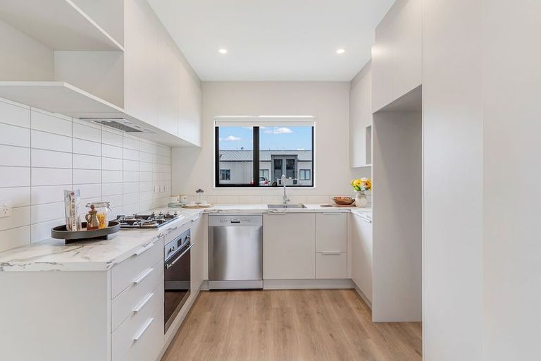 Photo of property in 15 Orona Place, Takanini, 2112