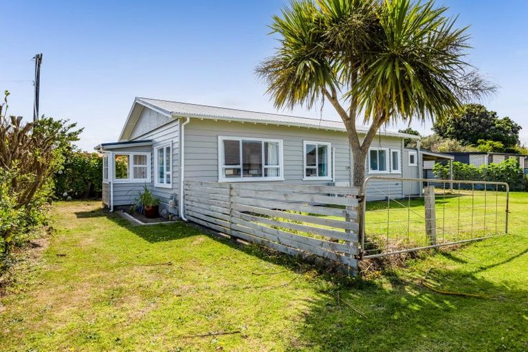 Photo of property in 23 Layard Street, Opunake, 4616