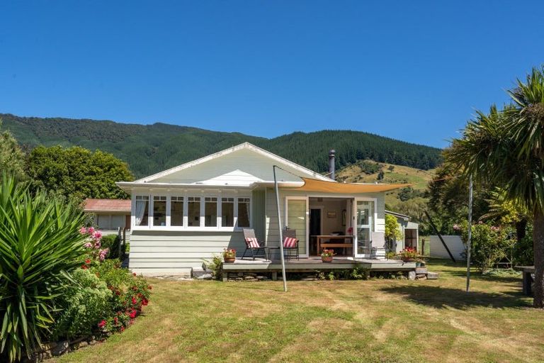 Photo of property in 1406 Queen Charlotte Drive, Linkwater, Picton, 7281