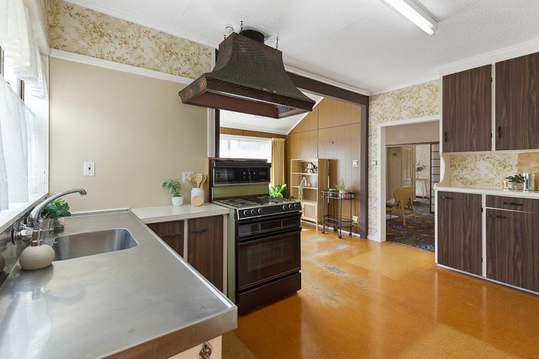 Photo of property in 102 Yule Street, Lyall Bay, Wellington, 6022