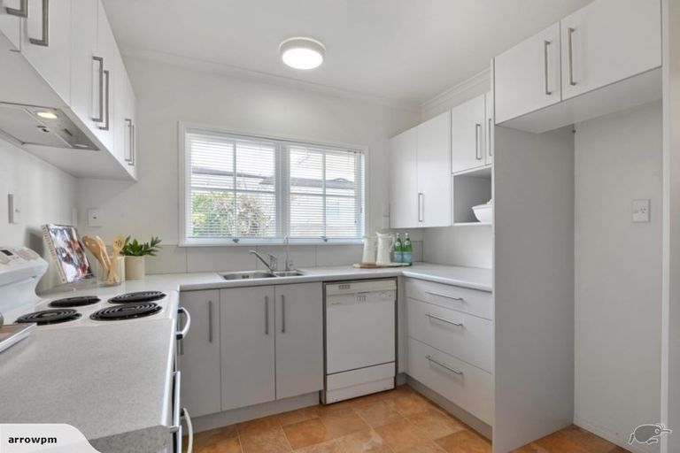 Photo of property in 2/8 Pierce Road, Milford, Auckland, 0620