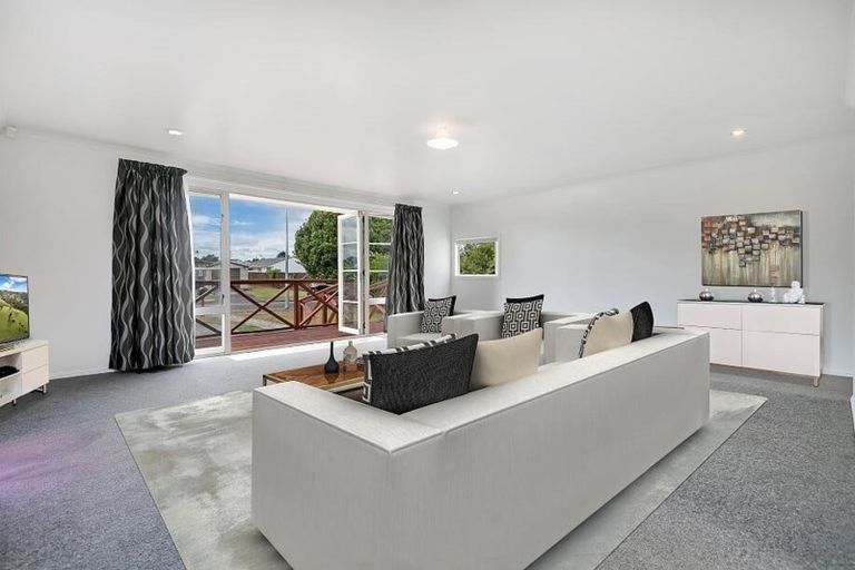 Photo of property in 4 Pukeroa Place, Papakura, 2110