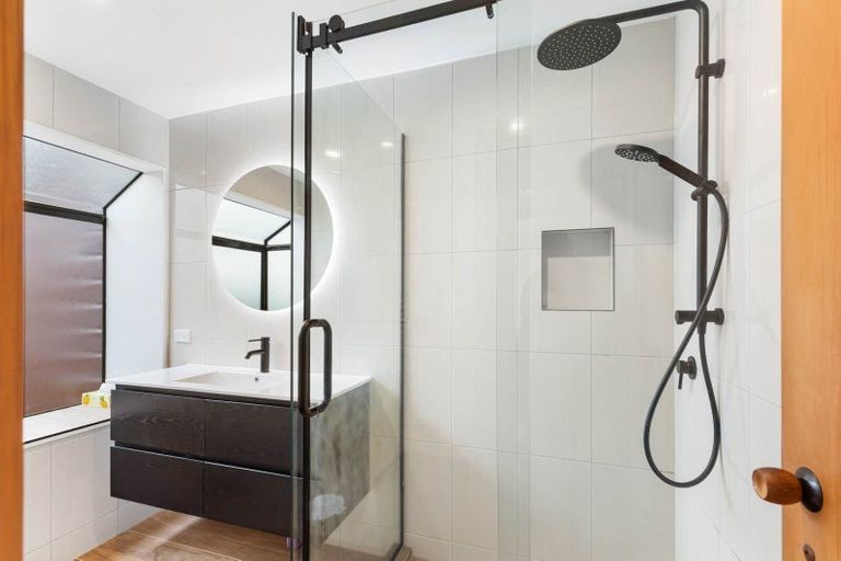 Photo of property in 1/5 Gulf Crest, Bucklands Beach, Auckland, 2012