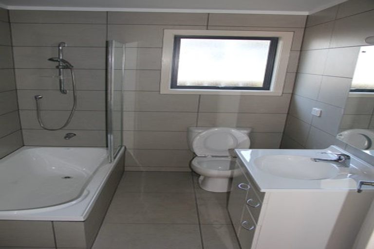 Photo of property in 197 Edmonton Road, Te Atatu South, Auckland, 0610