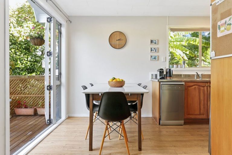 Photo of property in 1/25 Waari Avenue, Sunnyvale, Auckland, 0612