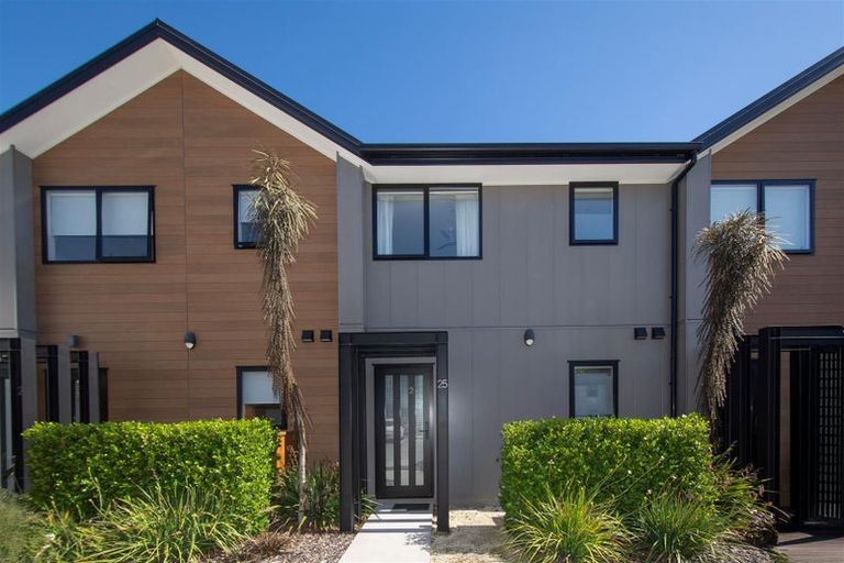 Photo of property in 2/25 Hargest Crescent, Sydenham, Christchurch, 8023