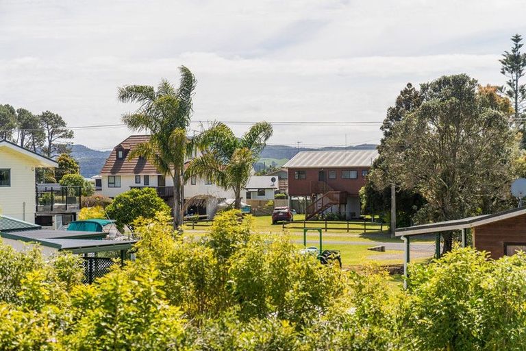 Photo of property in 7 Martin Place, Cooks Beach, Whitianga, 3591