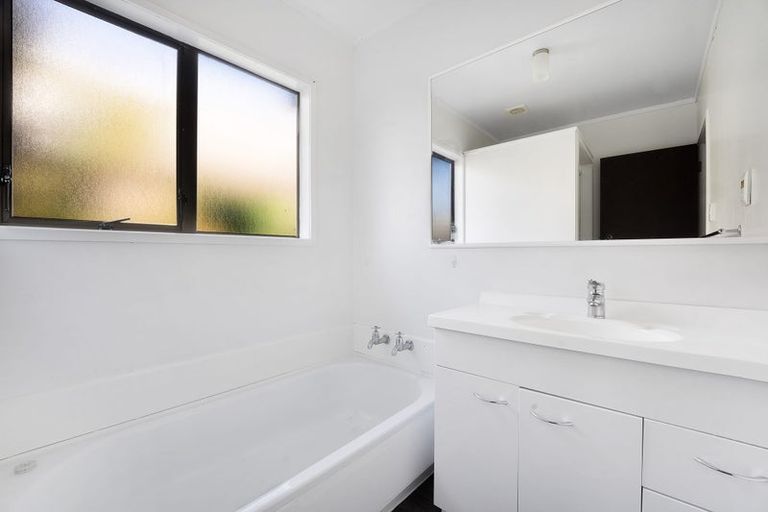 Photo of property in 1/41 Glencoe Road, Browns Bay, Auckland, 0630