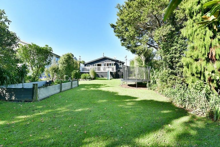 Photo of property in 12 Foster Crescent, Snells Beach, 0920