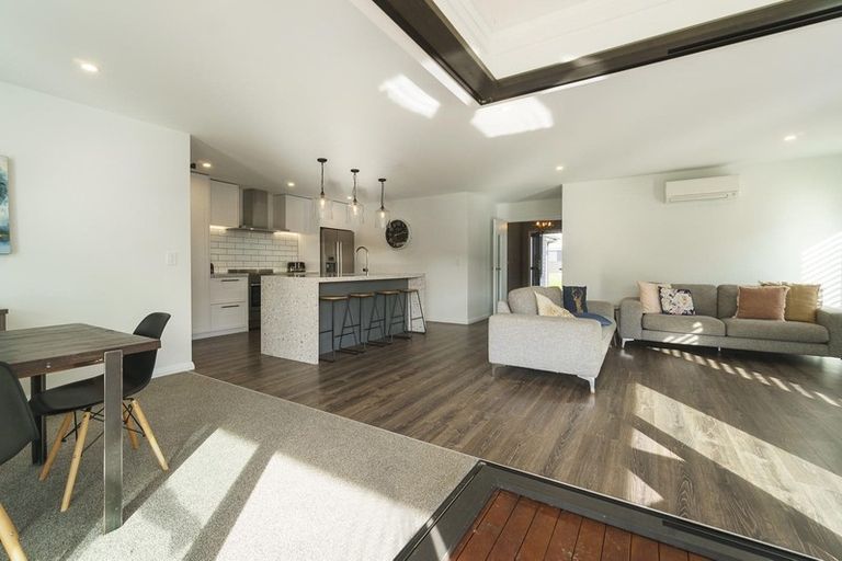 Photo of property in 22 Sir Lincoln Drive, Kumeu, 0810