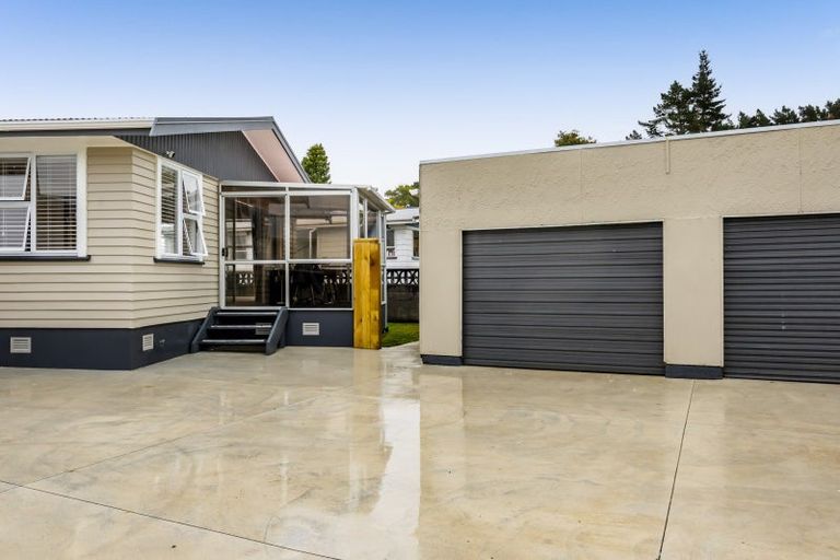 Photo of property in 16 Kauri Street, Merrilands, New Plymouth, 4312