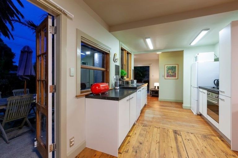 Photo of property in 44 Ngapaki Street, Waikanae Beach, Waikanae, 5036