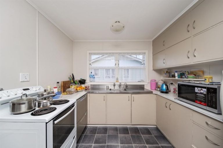 Photo of property in 6 Ngaio Place, Hawera, 4610