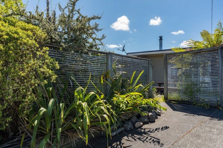 Photo of property in 1/12 Gradwell Place, Two Mile Bay, Taupo, 3330