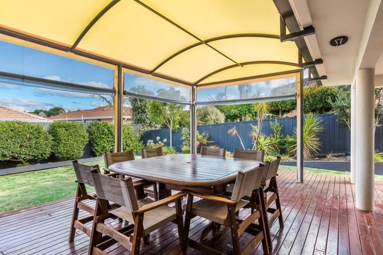 Photo of property in 13 Kahala Place, West Harbour, Auckland, 0618