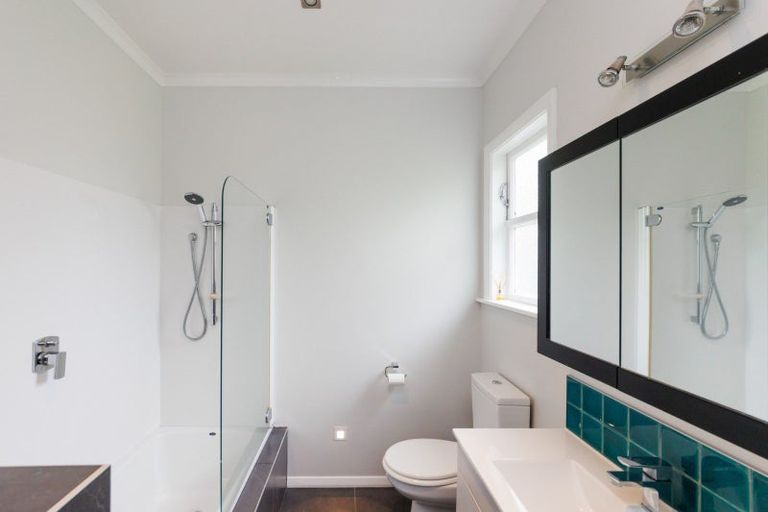 Photo of property in 68 Pahiatua Street, Hokowhitu, Palmerston North, 4410