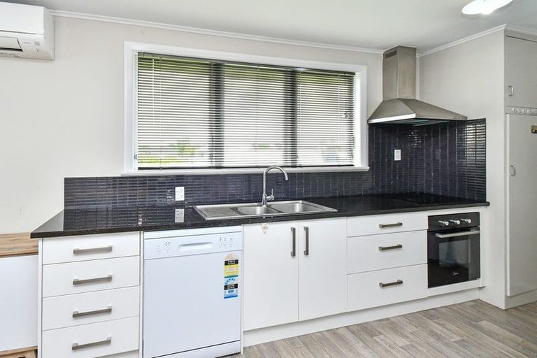 Photo of property in 67 Arimu Road, Papakura, 2110