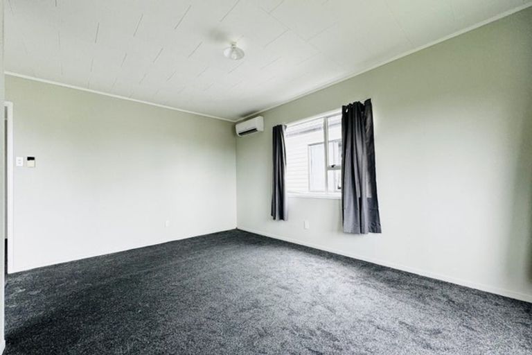 Photo of property in 52 Keegan Drive, Massey, Auckland, 0614